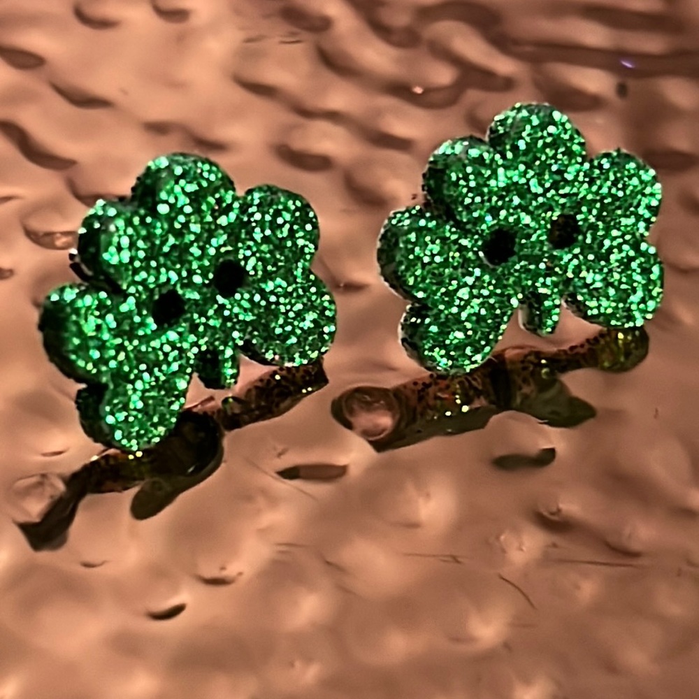 Shamrock Glitter Earrings. - Picture 1 of 2